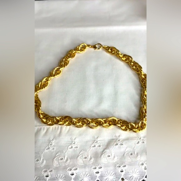 Gold Tone Chunky Necklace - Picture 5 of 7